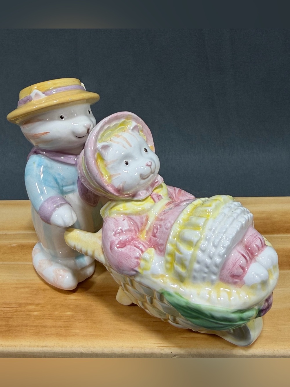 Vintage Salt And Pepper Shakers Country Cats Kitsch Novelty